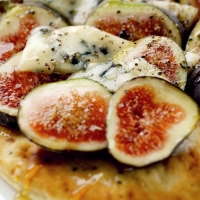 Honeyed Fig and Blue Cheese Naan Recipe