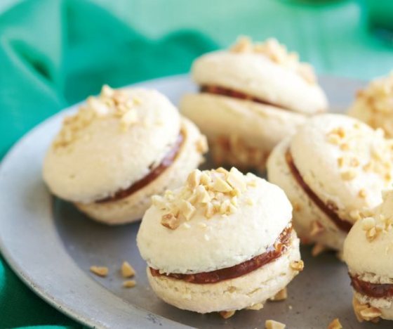 Macarons with Peanut Butter Caramel Crunch Recipe